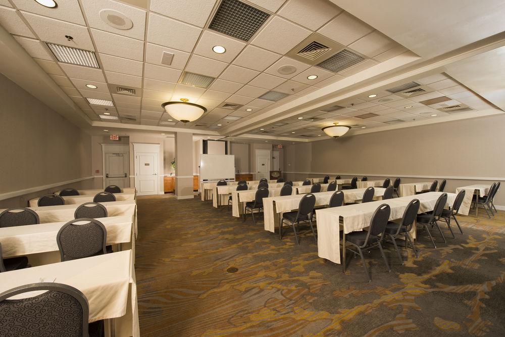 Embassy Suites Newark - Wilmington/South Exterior foto